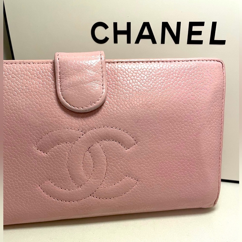 Chanel Timeless, caviar wallet